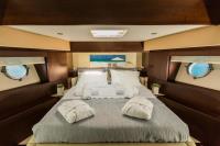ULISSE yacht charter: VIP suite