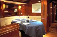 ICHIBAN yacht charter: salon