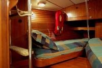 ICHIBAN yacht charter: Twin cabin in the peak