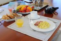 ANYTHING-GOES-IV yacht charter: Breakfast onboard