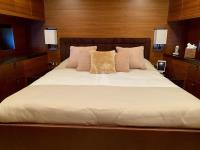 ECLAT yacht charter: Double cabin