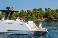 FLEUR yacht charter: Pardo Aft