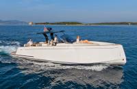 FLEUR yacht charter: Pardo Chase Boat