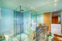 LUISA yacht charter: MY LUISA - GUEST BATHROOM