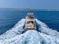 ARMONEE yacht charter: Cruising