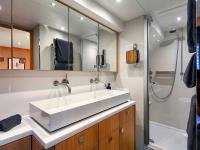 ARMONEE yacht charter: Bathroom