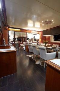 QUEEN-SOUTH yacht charter: QUEEN SOUTH - photo 12
