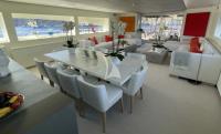 DONE-D yacht charter: Main saloon