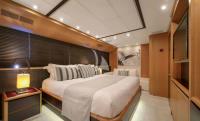 DONE-D yacht charter: Port VIP cabin