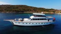 CANEREN yacht charter: Caneren