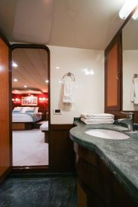 CANEREN yacht charter: Master Cabin Bathroom