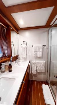 LADY-EMMA yacht charter: Double Bathroom