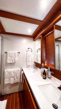 LADY-EMMA yacht charter: Double Bathroom