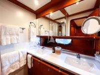 LADY-EMMA yacht charter: VIP Bathroom