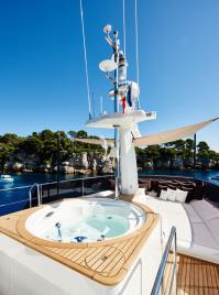 YVONNE yacht charter: Jacuzzi