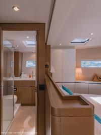 NEYINA yacht charter: Master's Cabin's en-suite bathroom