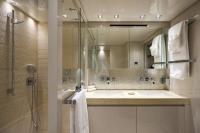 GEORGE-FIVE yacht charter: MASTER CABIN BATHROOM