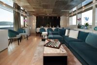 GEORGE-FIVE yacht charter: Salon