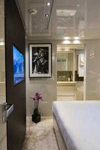 GEORGE-FIVE yacht charter: VIP CABIN 2