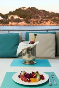 GEORGE-FIVE yacht charter: GEORGE FIVE - photo 42