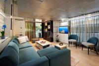 GEORGE-FIVE yacht charter: Salon