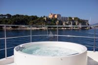 BEST-OFF yacht charter: Upper deck Jacuzzi