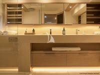 KAJIKIA yacht charter: KAJIKIA master bathroom