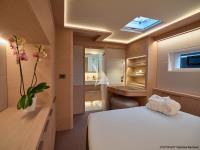 KAJIKIA yacht charter: KAJIKIA master cabin