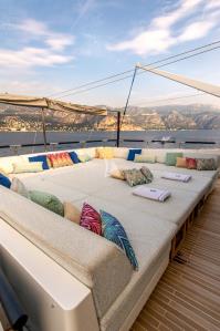 GEMS-II yacht charter: Sun deck bed