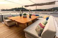 GEMS-II yacht charter: Sun deck table