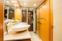 TENACITY yacht charter: Guest Ensuite