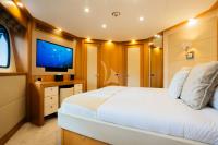 TENACITY yacht charter: Double Cabin