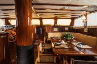 ANGELIQUE yacht charter: Saloon