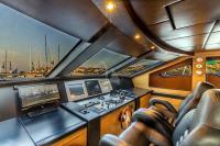 JAJARO yacht charter: Wheelhouse
