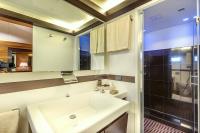 JAJARO yacht charter: Master cabin bathroom