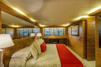 JAJARO yacht charter: Master cabin