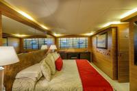 JAJARO yacht charter: Master cabin