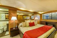 JAJARO yacht charter: Master cabin