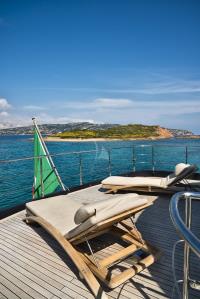 INDIAN yacht charter: Chaises longues on the upper deck