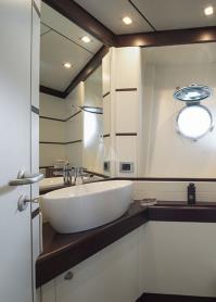 INDIAN yacht charter: Vip en suite