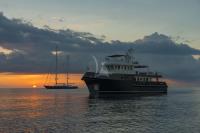 INDIAN yacht charter: Indian at dawn in Ponza