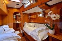 WIND-OF-CHANGE yacht charter: WIND OF CHANGE - photo 10