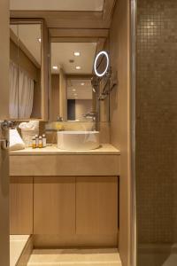 SUMMER-FUN yacht charter: Guest Cabin WC