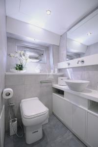 LA-CHICCA yacht charter: LA CHICCA - photo 38