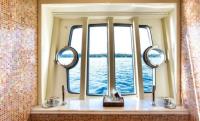 PIOLA yacht charter: Master en-suite