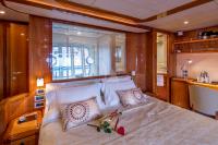 PIOLA yacht charter: Master cabin