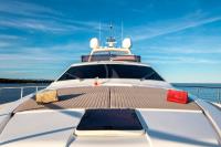 PIOLA yacht charter: Bow sunbeds