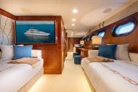 TAHI yacht charter: Guest Twin