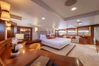 TAHI yacht charter: Master Suite
