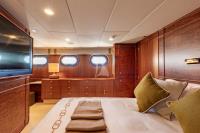 TAHI yacht charter: Guest Double